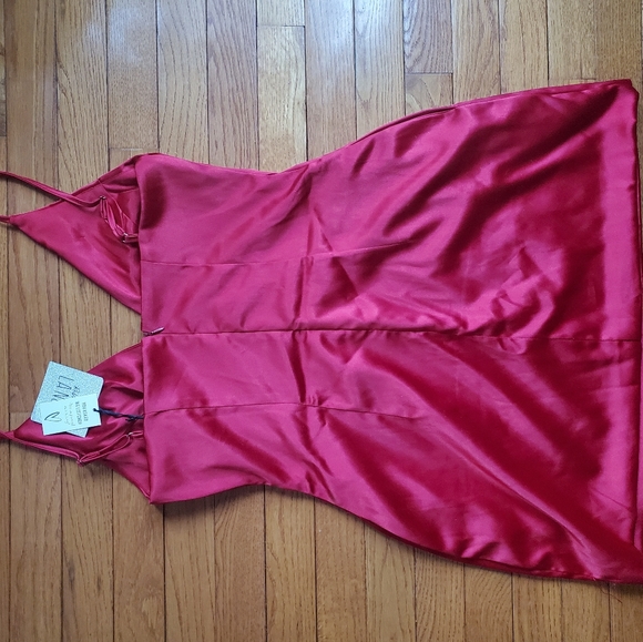 Satin red mini dress - Picture 3 of 3